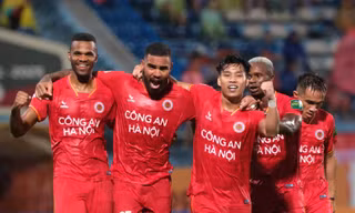 Hạ HL Hà Tĩnh 4-2, CAHN soán ngôi đầu bảng của Thanh Hóa