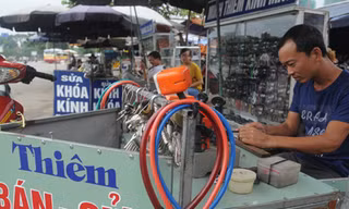 Thợ sửa khóa và những phi vụ 'ăn đêm'