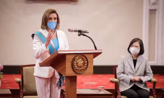 Chủ tịch Hạ viện Mỹ Nancy Pelosi (trái) trong chuyến thăm Đài Bắc ngày 2/8