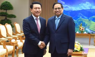 Thủ tướng Phạm Minh Chính tiếp Phó Thủ tướng, Bộ trưởng Ngoại giao Lào Saleumxay Kommasith. (Ảnh: nhandan.vn)