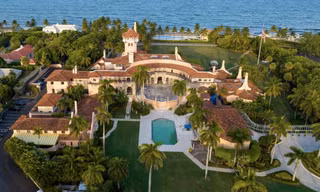 Toàn cảnh khu nghỉ dưỡng Mar-a-Lago bên bờ biển Palm Beach ở Florida. (Ảnh: CNN)