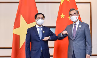 Bộ trưởng Ngoại giao Bùi Thanh Sơn trong cuộc gặp Bộ trưởng Ngoại giao Trung Quốc Vương Nghị. (Ảnh: Mofa)