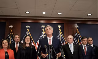 Lãnh đạo đảng Cộng hoà tại Hạ viện (giữa) Kevin McCarthy. (Ảnh: Reuters)