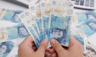Các tờ tiền Anh in hình Nữ hoàng Elizabeth. (Ảnh: Reuters)