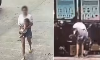 Bà mẹ mang con ra đặt vào thùng giấy ở bãi thu rác
