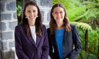 Thủ tướng New Zealand Jacinda Ardern (trái) và người đồng cấp Phần Lan Sanna Marin. (Ảnh: Euronews)
