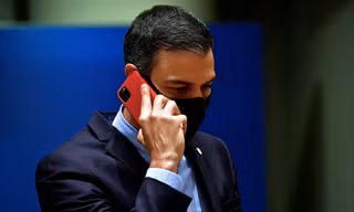 Thủ tướng Tây Ban Nha Pedro Sanchez bị theo dõi bằng phần mềm gián điệp cài trong điện thoại. (Ảnh: Reuters)