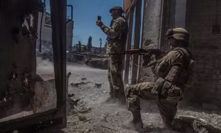 Binh lính Ukraine ở Sievierodonetsk ngày 20/6. (Ảnh: Reuters)