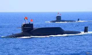 Tàu ngầm hạt nhân lớp Jin Type 094A của Trung Quốc nổi lên trên Biển Đông ngày 12/4/2018