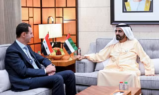 Tổng thống Syria Bashar al-Assad gặp Thủ tướng UAE Sheikh Mohammed bin Rashid al-Maktoum tại Dubai ngày 18/3. (Ảnh: WAM)