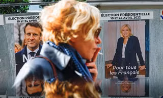Hơn 10% cử tri Pháp vẫn chưa quyết định sẽ bầu cho ông Macron hay bà Le Pen. (Ảnh: Reuters)