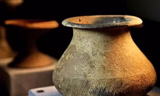 Công an điều tra vụ lừa bán cổ vật. Ảnh minh họa