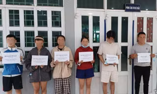 Bắt băng nhóm lừa đảo ‘mua bảo hiểm gói vay vốn’