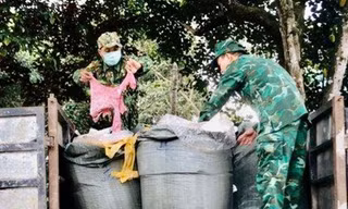 Phát hiện hàng tấn nội tạng động vật bốc mùi trên đường 'vượt biên' 