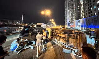 5 ô tô 'dồn toa' trên đường Vành đai 3 trên cao