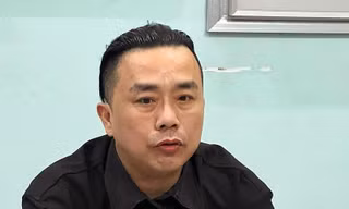 Dọa tung 'ảnh nóng' tình cũ để đòi lại 'quà' 
