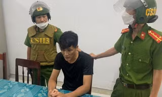 Đối tượng tên N.K.C. (37 tuổi, trú thôn 2, xã Nghĩa Dõng, TP Quảng Ngãi, tỉnh Quảng Ngãi) tại cơ quan công an. Ảnh (CACC)