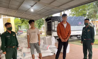 Truy đuổi 25km trên quốc lộ, chặn bắt xe chở hàng cấm