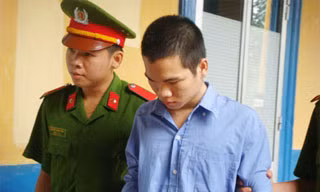 Ném “bom xăng" vào anh ruột, lãnh 6 năm tù