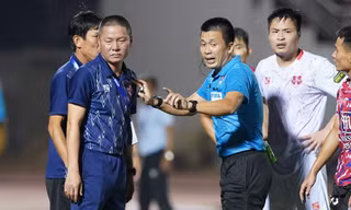 HLV Chu Đình Nghiêm tranh cãi gay gắt với trọng tài trong trận hoà của Hải Phòng