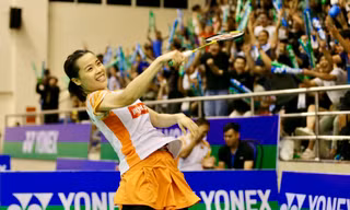 Hot girl cầu lông Thùy Linh hoàn thành 'hat-trick' vô địch ngoạn mục