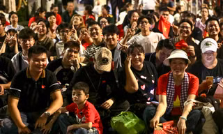 Nghìn người ngủ đêm trên hè phố chờ tổng duyệt diễu binh 30/4 ở TPHCM 