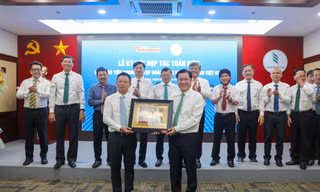Báo Tiền Phong và Tập đoàn Công nghiệp Cao su Việt Nam ký hợp tác toàn diện
