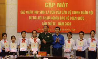 Tổng cục Chính trị tuyên dương 13 đại biểu về dự Đại hội cháu ngoan Bác Hồ là con cán bộ, chiến sĩ trong Quân đội có thành tích xuất sắc trong học tập và rèn luyện.