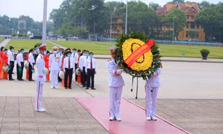Đoàn kết một lòng, ra sức thi đua theo lời Bác dạy
