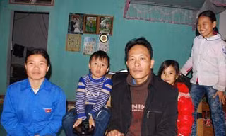 Người bới rác nhặt được 11 cây vàng