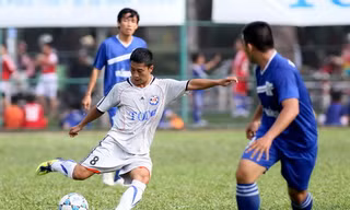 Tuyển thủ quốc gia đi ‘đá phủi’