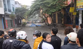 Hiện trường vụ nổ khiến hai người đi xe máy tử vong. Ảnh: T.N