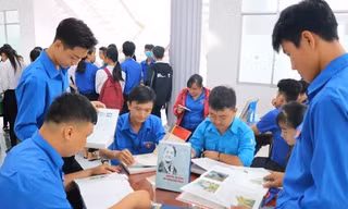 Bến Tre lần đầu tổ chức đường sách phục vụ dịp Tết ​