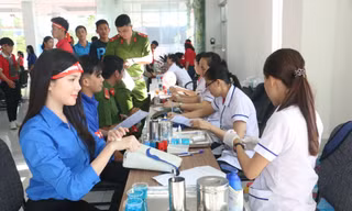 Hoa khôi Thúy Vi mong muốn chia sẻ giọt máu cứu người
