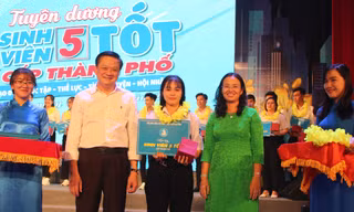 Cần Thơ tuyên dương 231 'Sinh viên 5 tốt' cấp thành phố