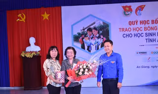 Học bổng Vừ A Dính tiếp sức học sinh dân tộc Chăm ở An Giang