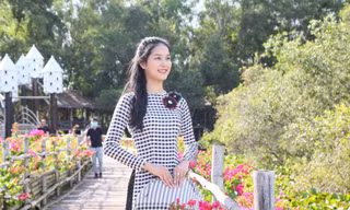Tân Hoa khôi Sinh viên Việt Nam duyên dáng trong tà áo dài đón xuân ​
