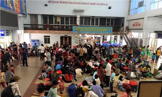 Hàng nghìn hành khách bị ảnh hưởng do đường sắt Bắc - Nam tê liệt vì tai nạn.