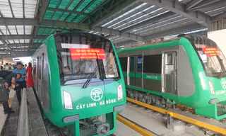 Tuyến đường sắt đô thị đầu tiên của Việt Nam vẫn chưa hẹn ngày mở cửa.