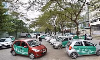 Taxi công nghệ sẽ chỉ phải dán logo phản quang thay vì phải đeo mào?