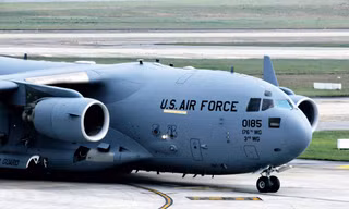 Thêm 3 ‘ngựa thồ’ C-17 hạ cánh xuống Nội Bài