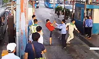 Tài xế gây sự phản đối trạm thu phí BOT Tân Đệ hồi tháng 5/2018.