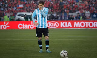 Sốc với giá quả bóng Messi sút trượt ở Copa America