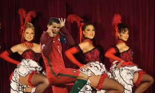 Ảnh chế siêu hài về Ronaldo sau trận hòa Áo