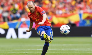 Iniesta: Khoảnh khắc lớn trong những trận chiến lớn