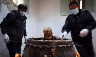 Thi thể lão hòa thượng không bị phân hủy sau hơn 3 năm "ngồi ang". Ảnh: Đông Nam buổi sáng.