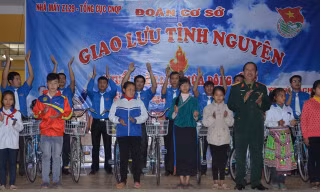Tuổi trẻ sáng mãi niềm tin theo Đảng