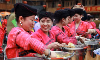 Lạ kỳ ngôi làng phụ nữ chỉ cắt tóc một lần trong đời