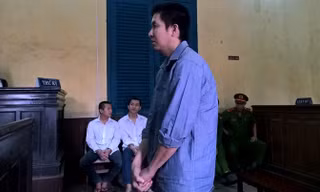 Tòa đã tuyên tù chung thân kẻ giết vợ bằng 14 nhát dao.