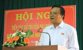 Ông Lê Kim Toàn, Phó Bí thư Tỉnh ủy Bình Định, Trưởng đoàn đại biểu Quốc hội tỉnh Bình Định trần tình trước cử tri về bằng tiến sĩ gây bão dư luận thời gian qua.